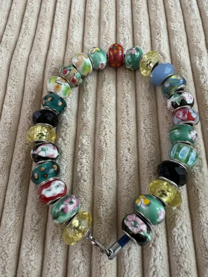 Picture of Handmade Multicolor Beaded Bracelet with Floral Metal Clasp