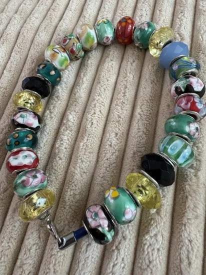Picture of Handmade Multicolor Beaded Bracelet with Floral Metal Clasp