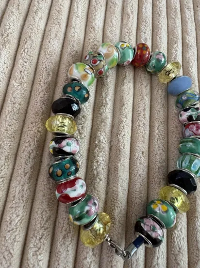 Picture of Handmade Multicolor Beaded Bracelet with Floral Metal Clasp