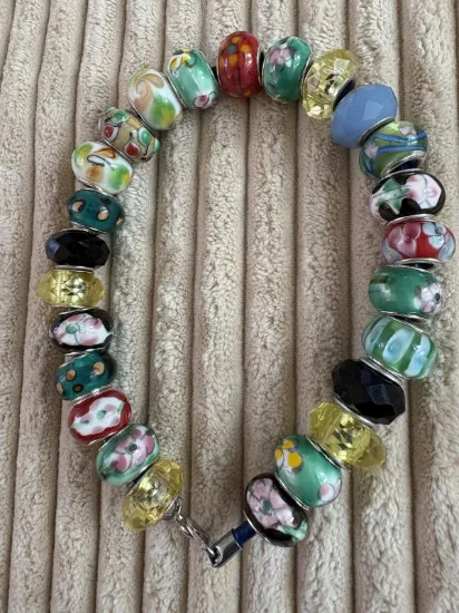 Picture of Handmade Multicolor Beaded Bracelet with Floral Metal Clasp